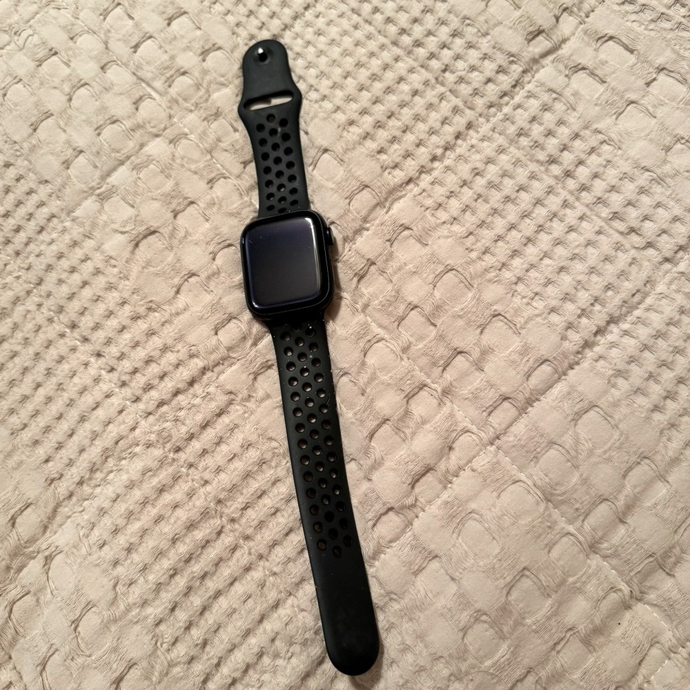 Apple Watch Nike Series 7 45mm black watch, black band